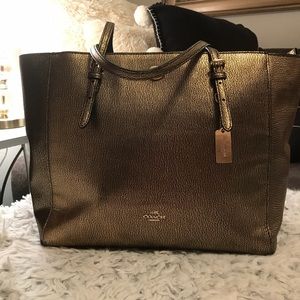 Coach Turnlock Metallic Gold Large Tote. Coach Turnlock Metallic Gold Large Tote.