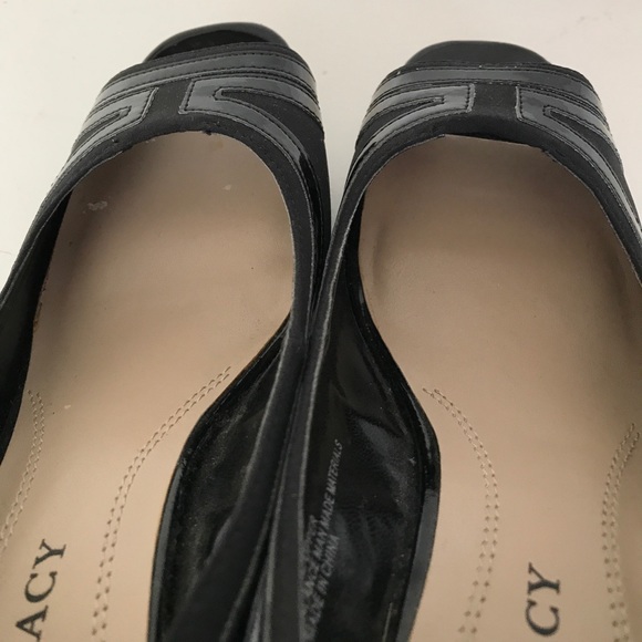 Ellen Tracy Rigly Open Toe Shoe - Picture 8 of 8