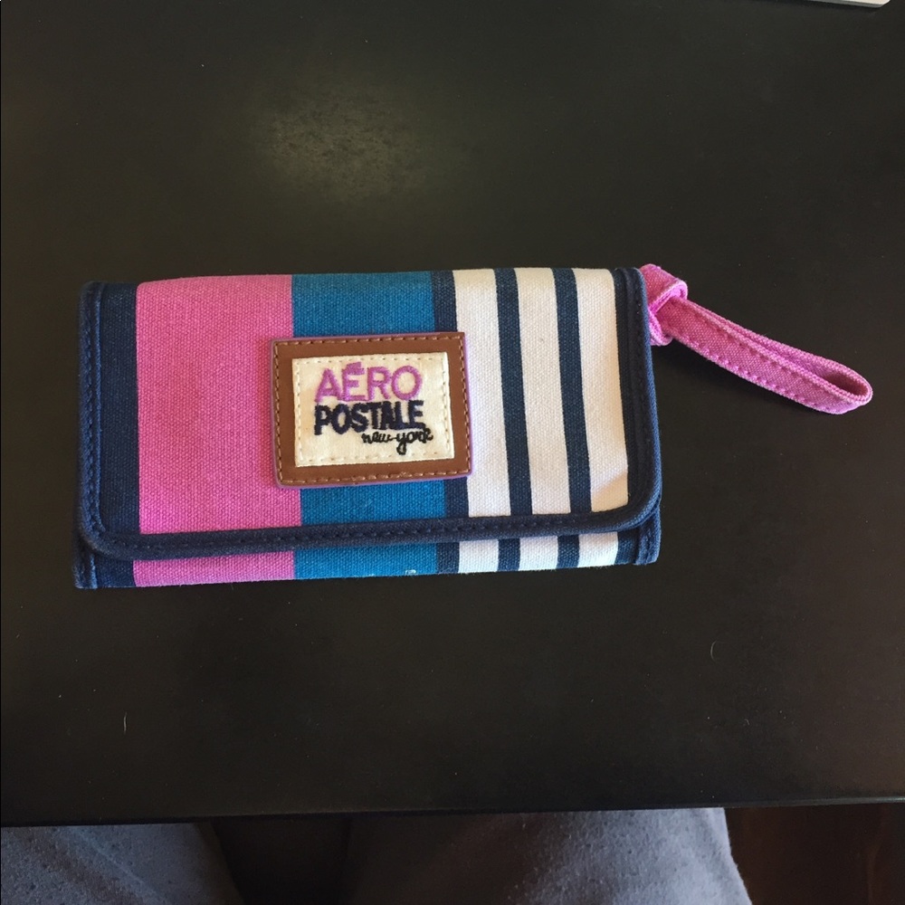 Aeropostal wallet