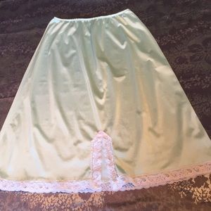 Vintage mint green half slip M Vintage mint green half slip M