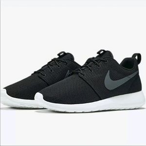 Men's Nike Roshe - size 9.5!