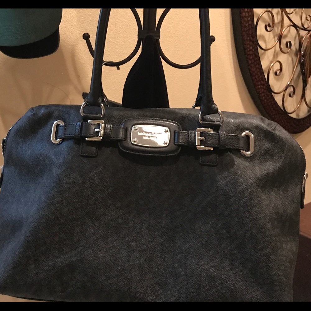 Michael Kors Black tote! Beautiful and spacious!
