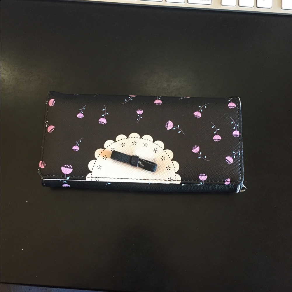 Flower wallet