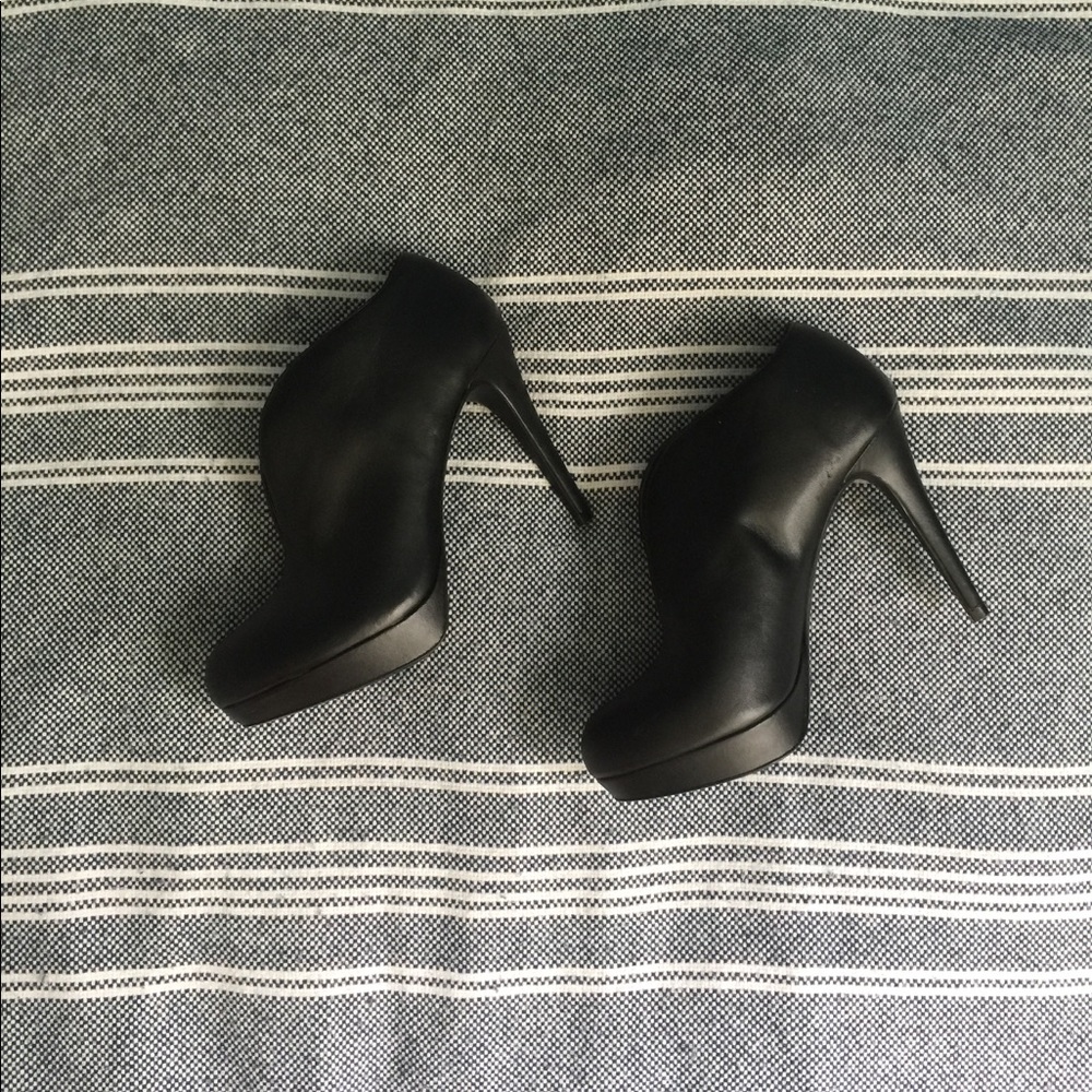 Black Heels • FLASH SALE