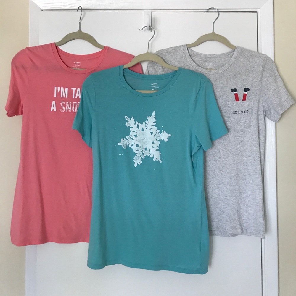 BUNDLE OF OLD NAVY TEES.