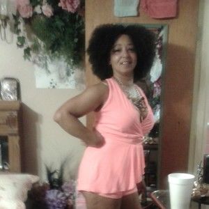 Meet your Posher, Lora