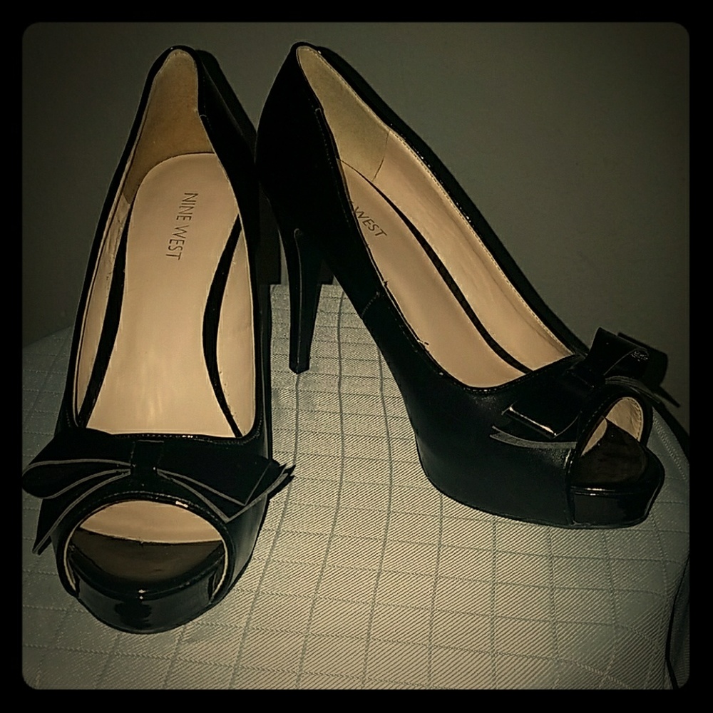 Nine West Black patent leather open toe pumps