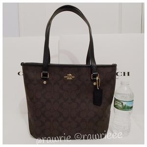 SALE New Coach Signature Small Zip Tote SALE New Coach Signature Small Zip Tote
