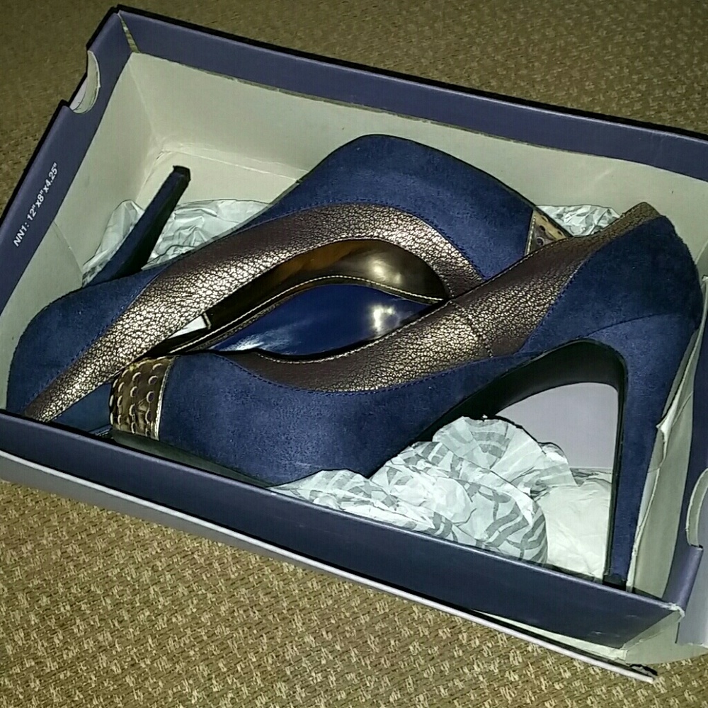 Jennifer Lopez size 10 Platform Pumps