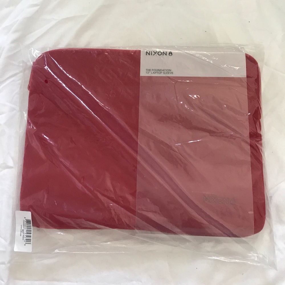 NWT - Nixon “The Foundation” 13” Laptop Sleeve