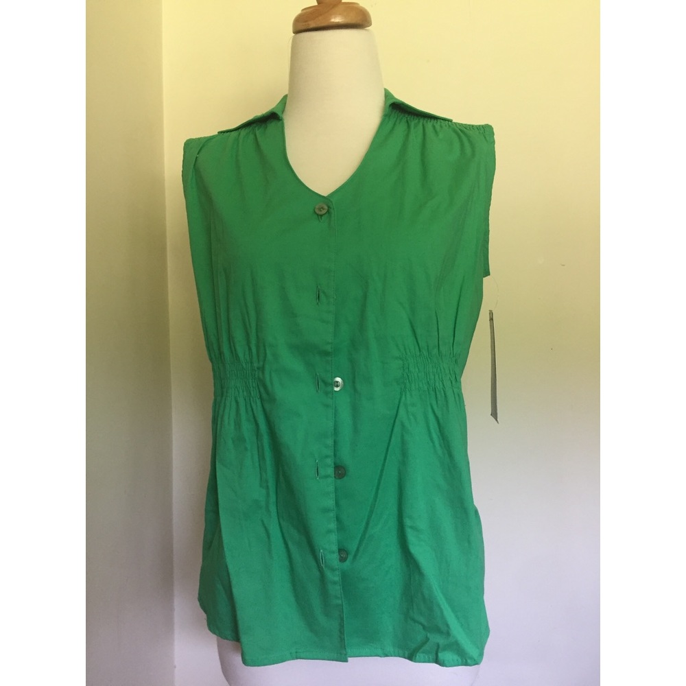 Sleeveless blouse with gathering detail
