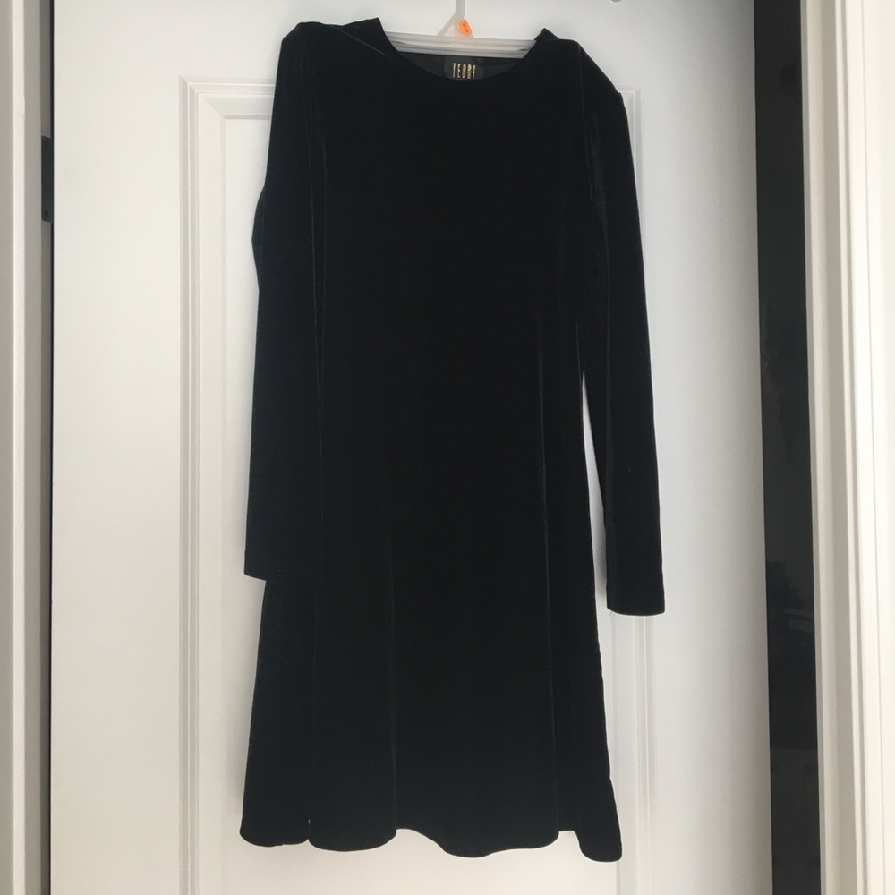 Black Velvet Long Sleeve Dress