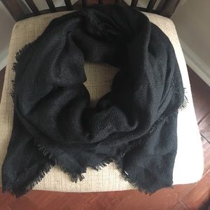 Chunky Black Scarf