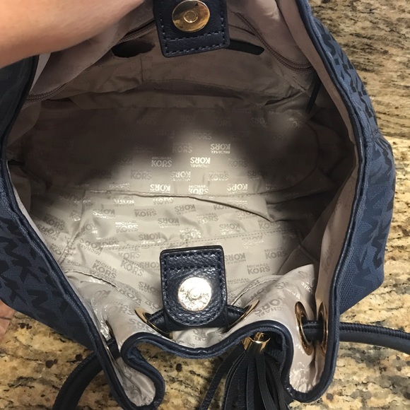 Michael Kors medium size handbag - Picture 2 of 6