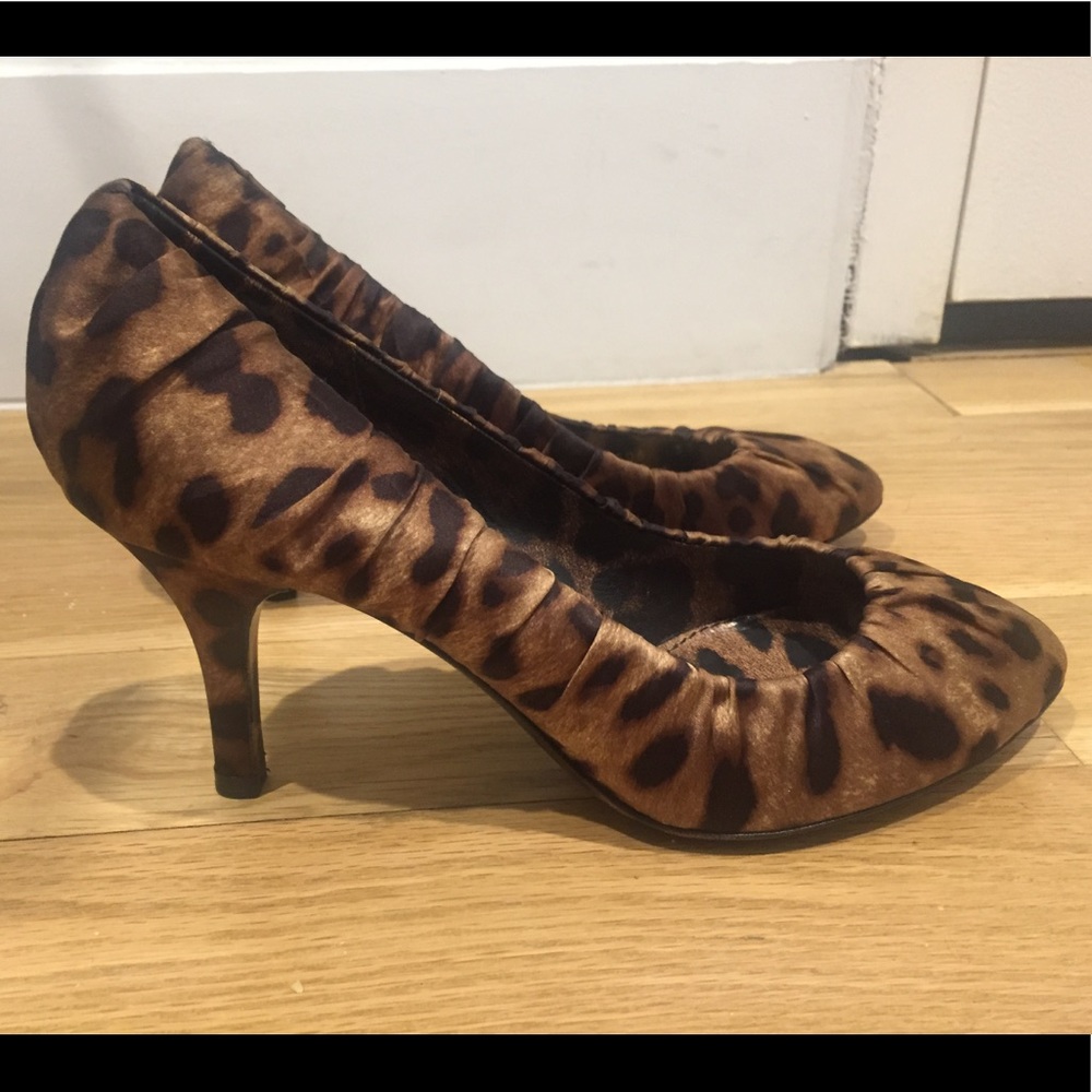 Dolce & Gabbana leopard print heels - Never Worn!