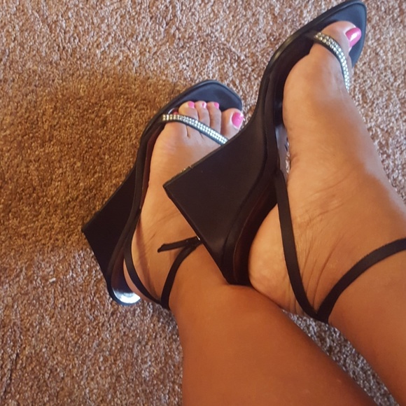 Calvin Klein black strapp rhinestones wedges! 9 - Picture 1 of 8