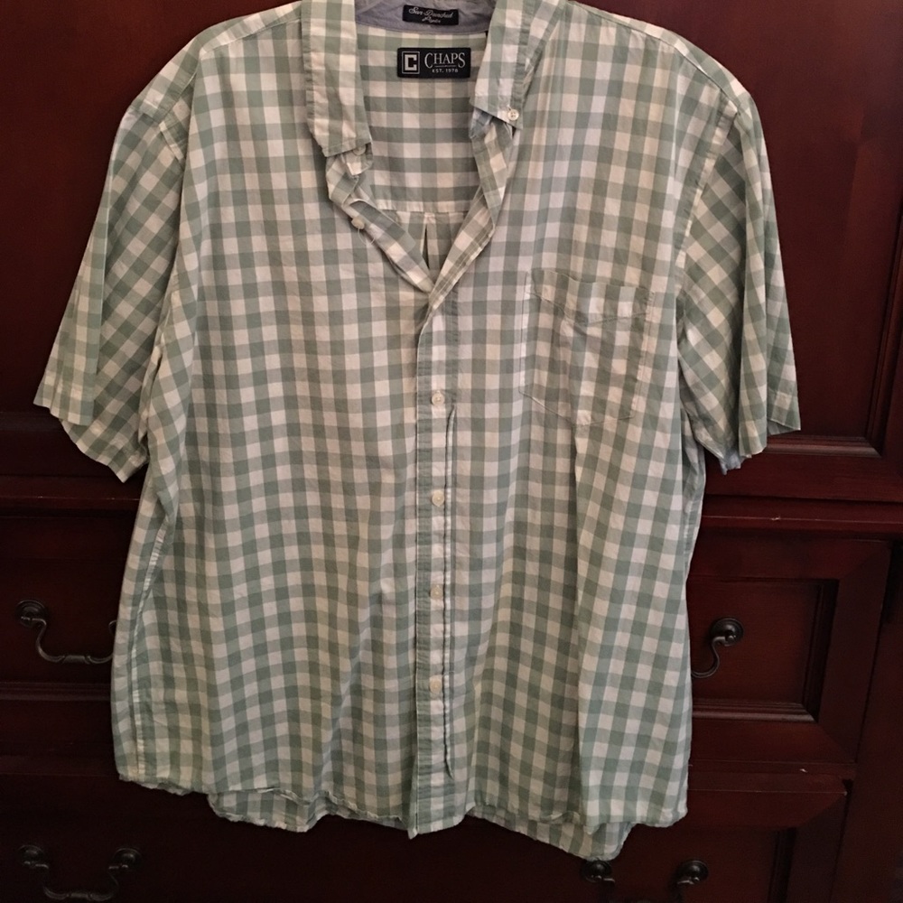 Men's checkered button up