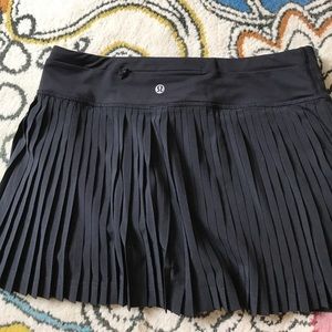 Lululemon black pleated skirt