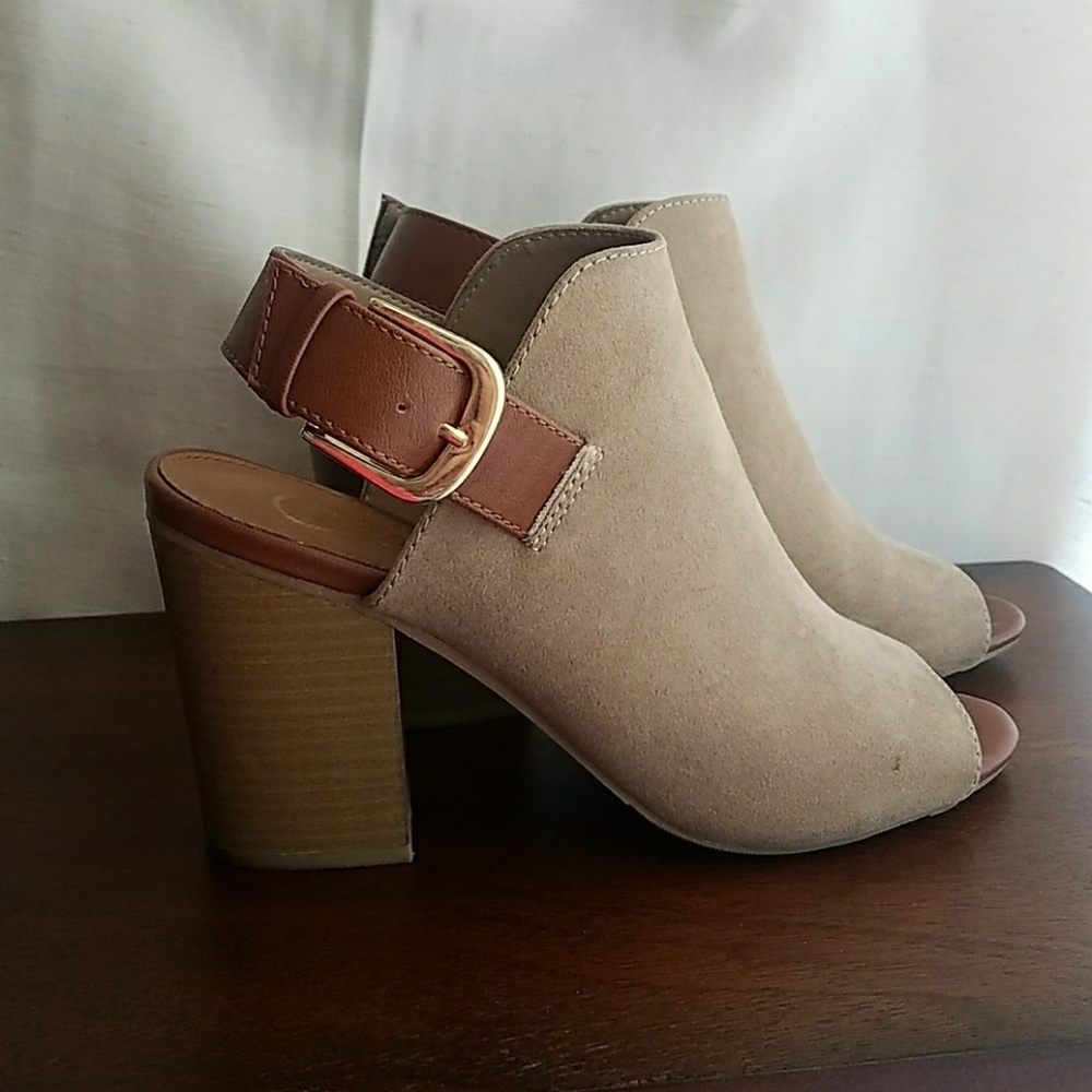 Sand colored ankle booties, Candies brand