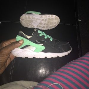 Nike air hurraches size 10c worn twice