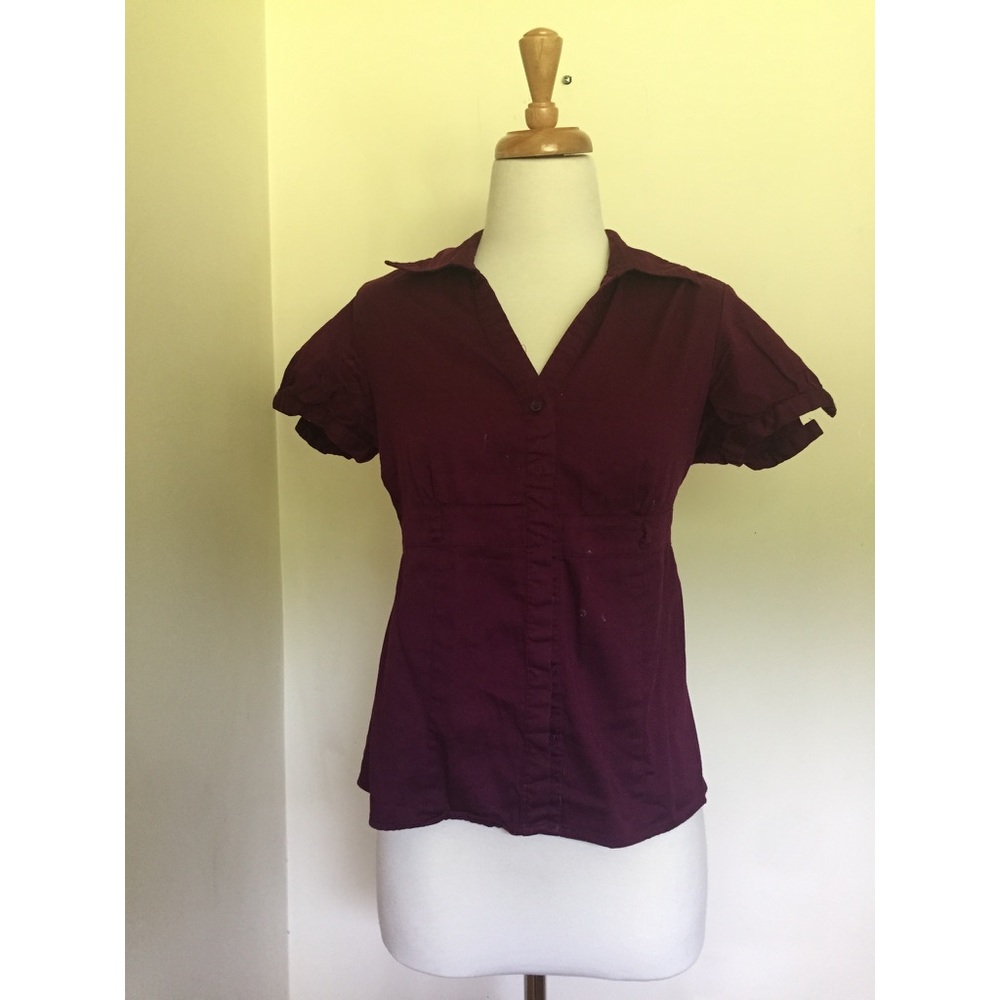 Fitted V-neck blouse