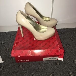 Guess pantent nude pumps