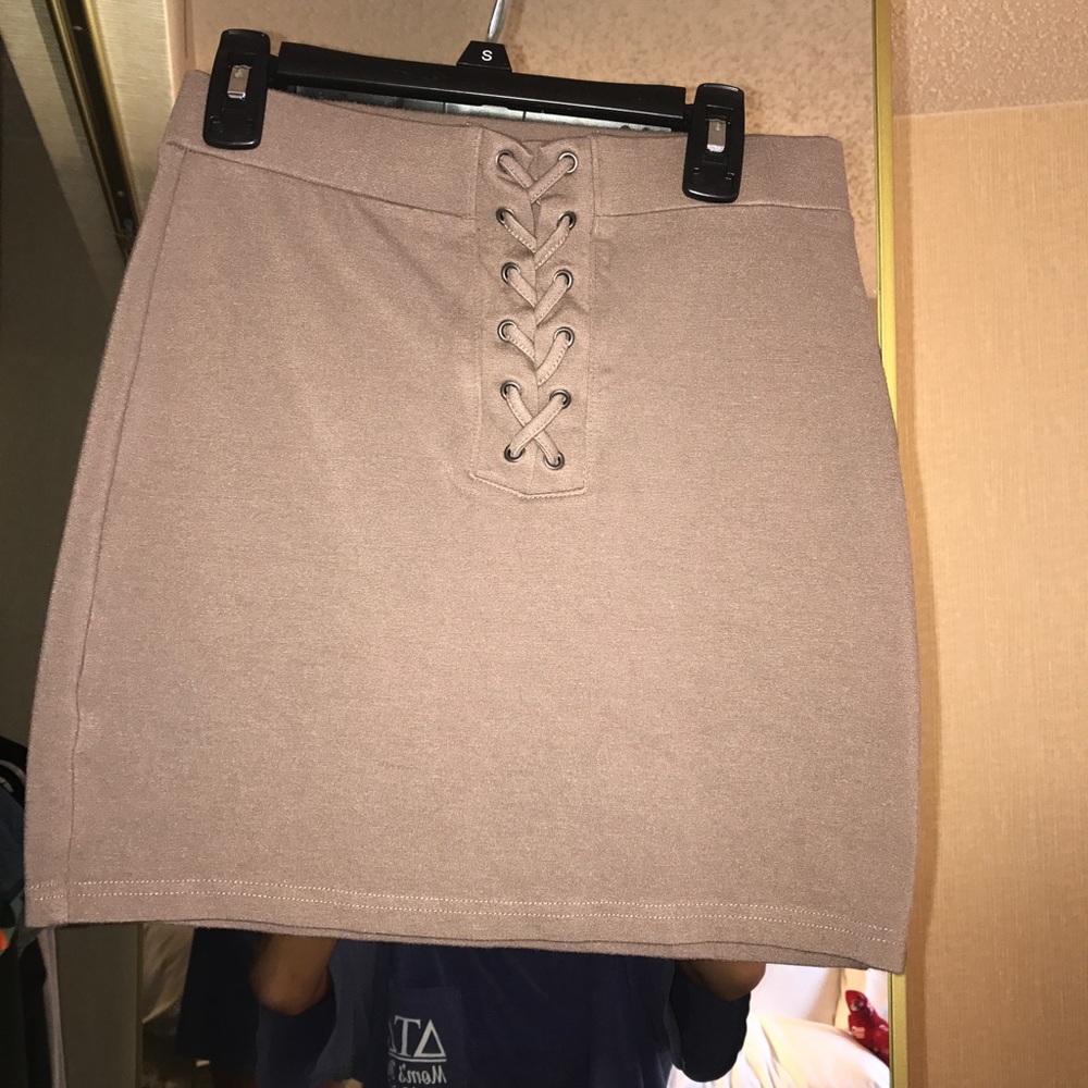 Brown fitted skirt