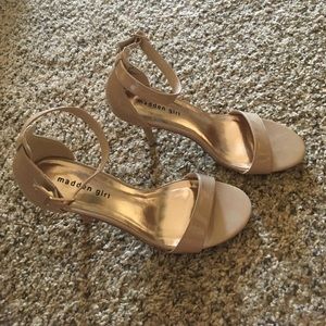 Beige paten leather heels