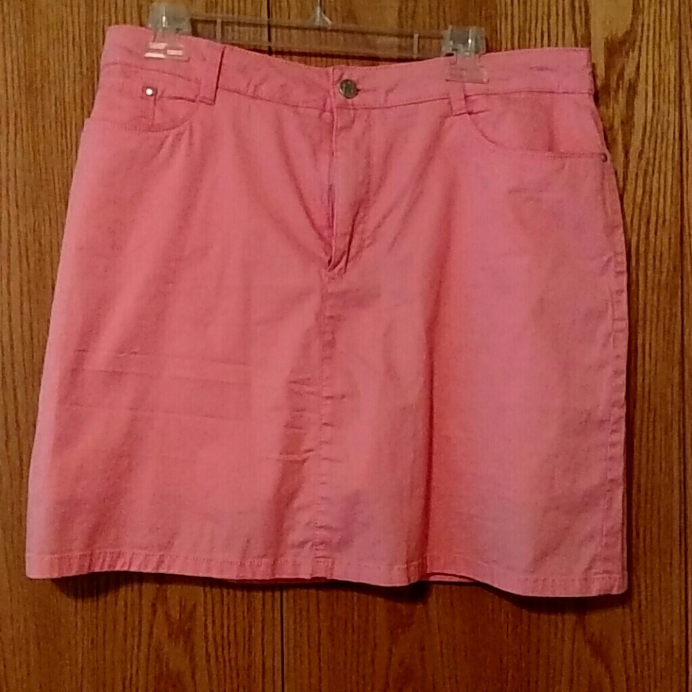 Salmon skort NWOT
