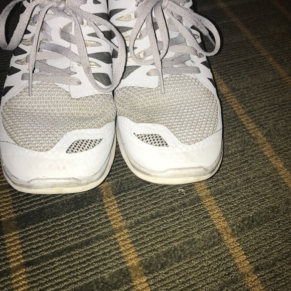 Nike Free Runs - Picture 2 of 8