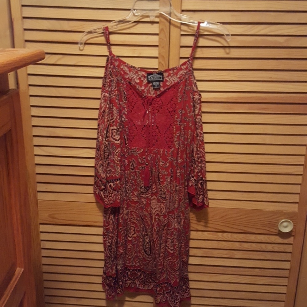 Shoulder cut out dress