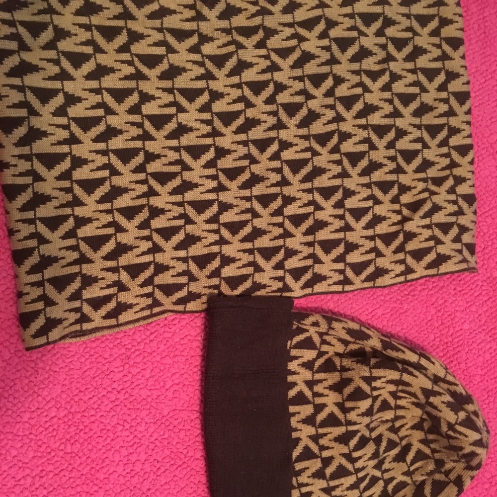 Michael Kors- Hat & Scarf Set