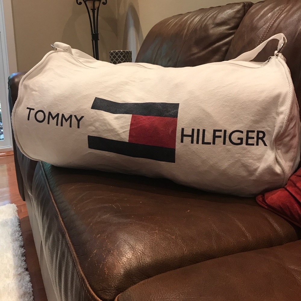 VINTAGE TOMMY HILFIGER DUFFEL BAG
