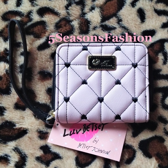 Betsey Johnson Handbags - 🔥Sale! BETSEY JOHNSON Mini Wallet QUILTED Hearts
