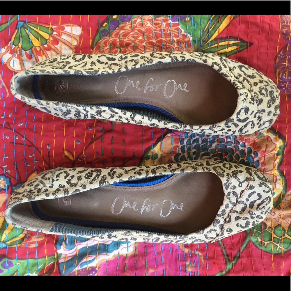 Toms leopard spotted ballet flats.