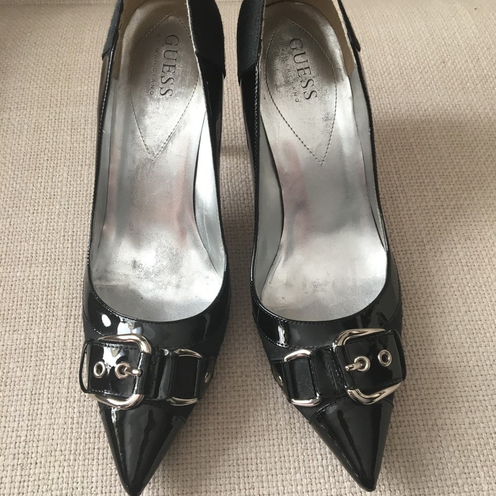 Black pumps
