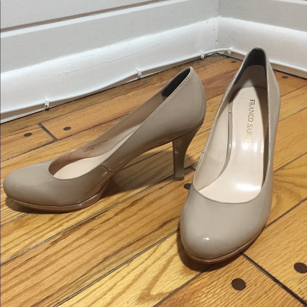 Franco Sarto Round Toe Nude Pumps