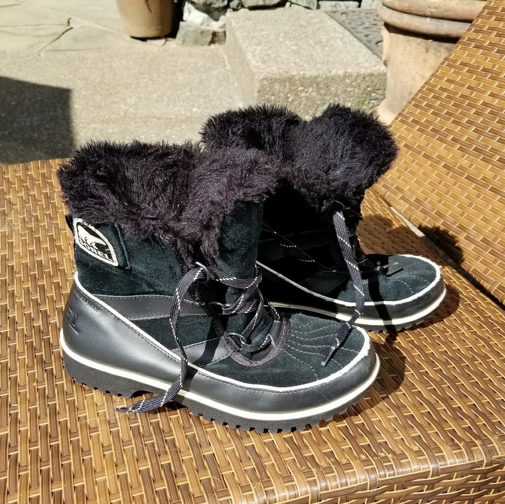 Sorel Tivoli II , black 9.5, practically new