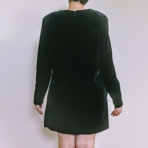 Front and side slit velvet green dress - Picture 2 of 5