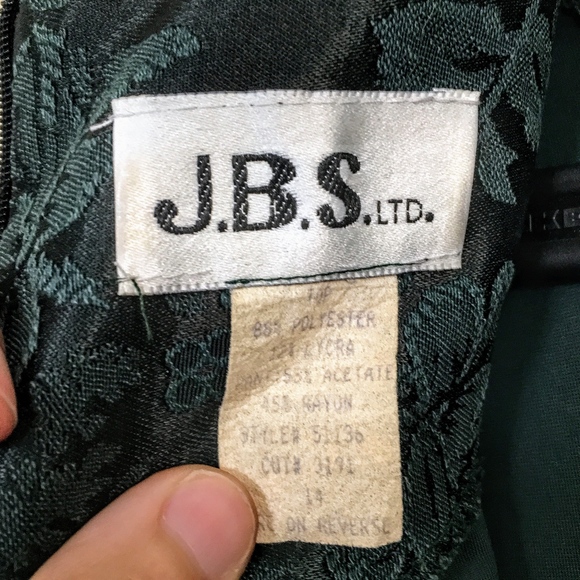 Front and side slit velvet green dress - Picture 5 of 5