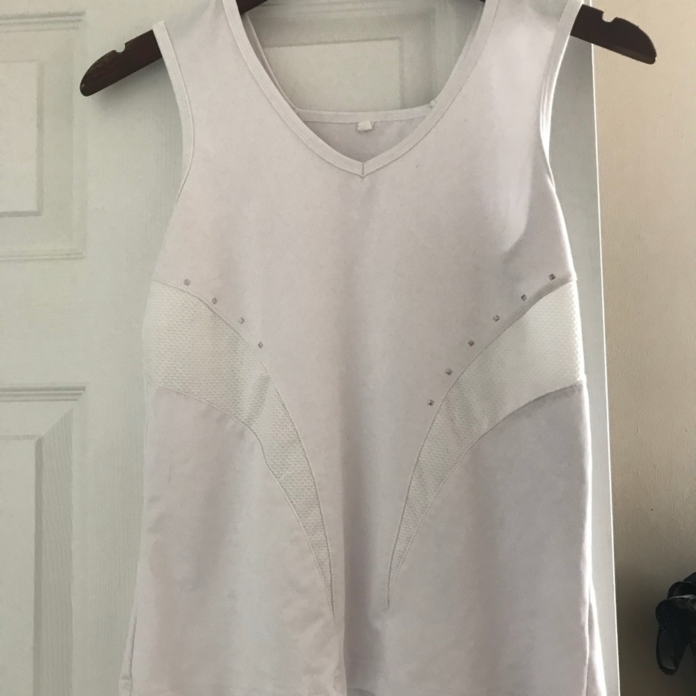 XS white tail tennis tank