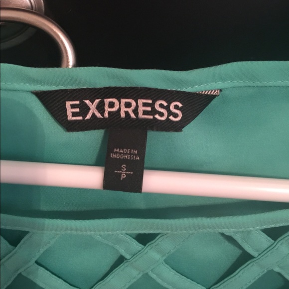 Super cute Express shirt - Picture 2 of 3