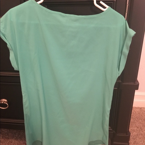 Super cute Express shirt - Picture 3 of 3