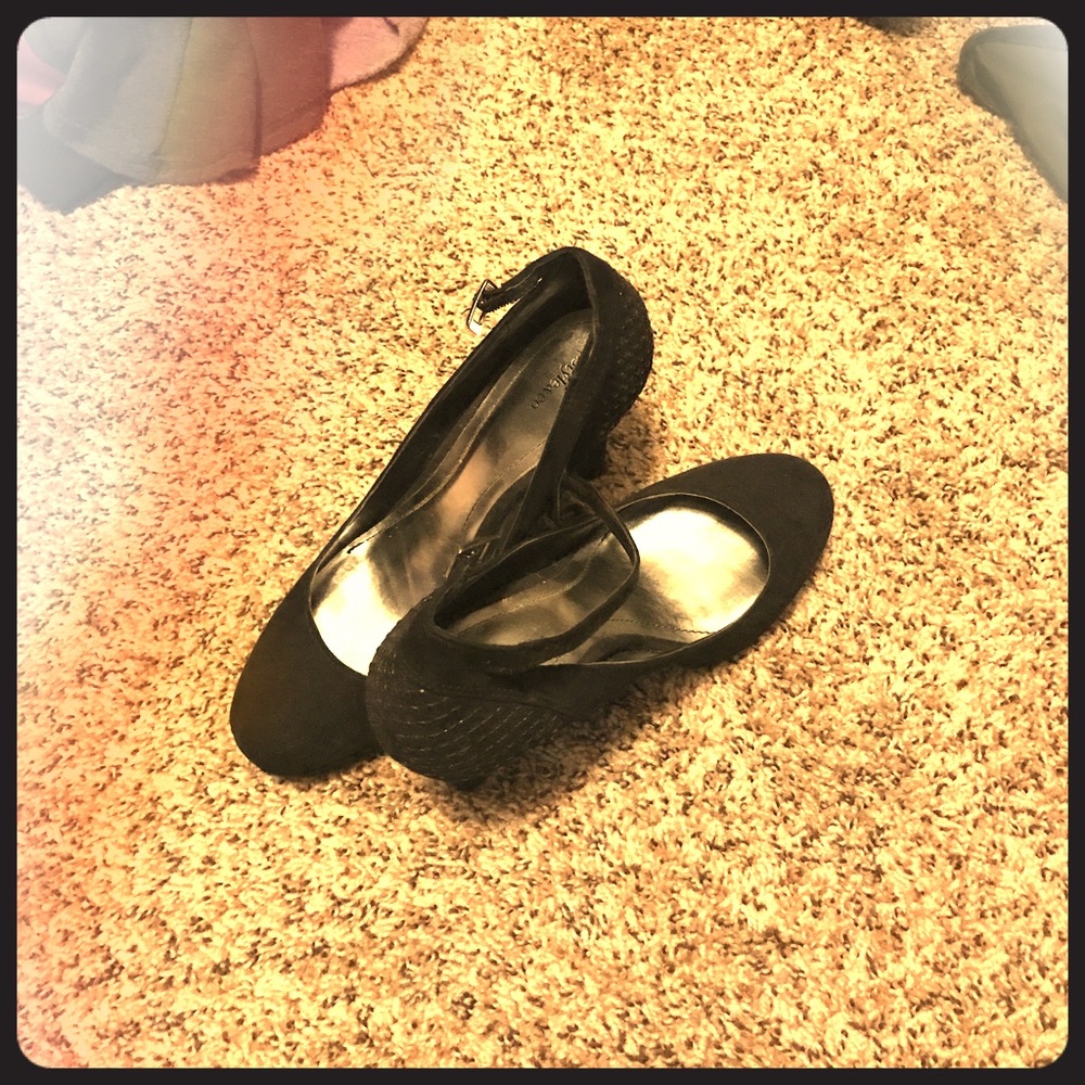 Black pump heels
