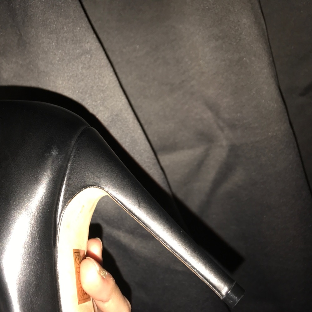 Vince - The Anya Asymmetric Pump - Additional Pic