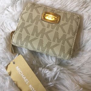 Michael Kors MK Jet Set Vanilla Bifold zip wallet Michael Kors MK Jet Set Vanilla Bifold zip wallet