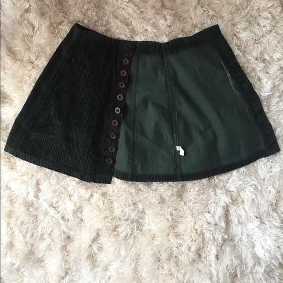 A green button up skirt - Picture 2 of 2