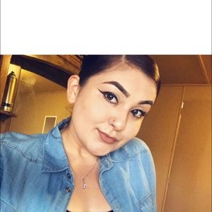 Meet your Posher, Andrea