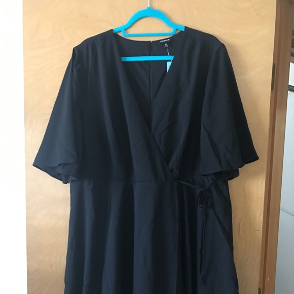 Plus size black wrap dress - Picture 1 of 4