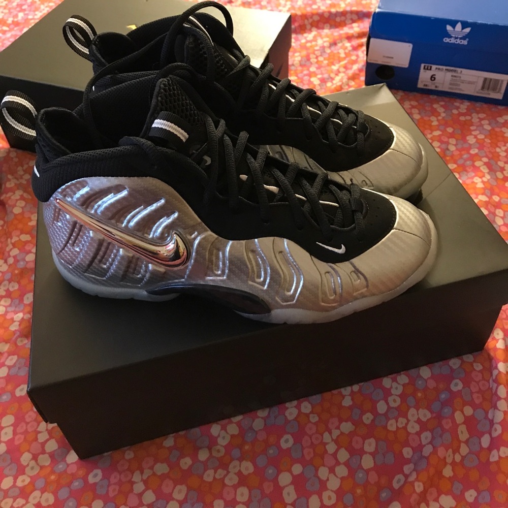 Silver NIKE FOAMPOSITES (GradeSchool)